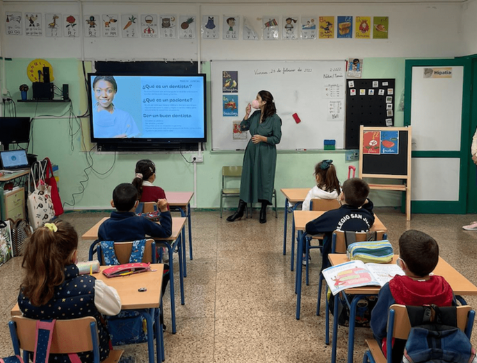 Imagen de una de las charlas que se desarrollaron en el colegio público San Juan de Telde / TA